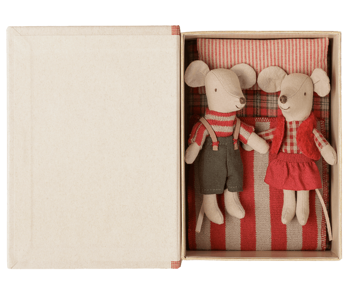 Maileg Christmas twin mice, Little sister and brother in book