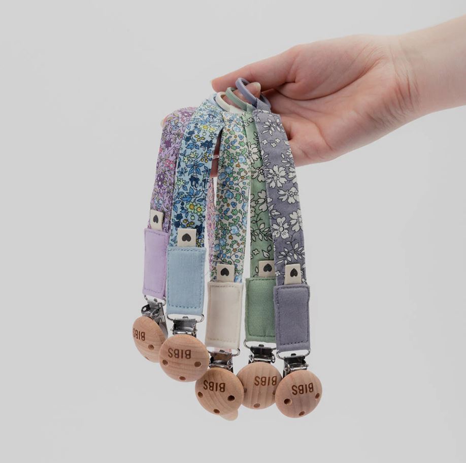 BIBS x LIBERTY Pacifier Clip - Chamomile Lawn Violet Sky