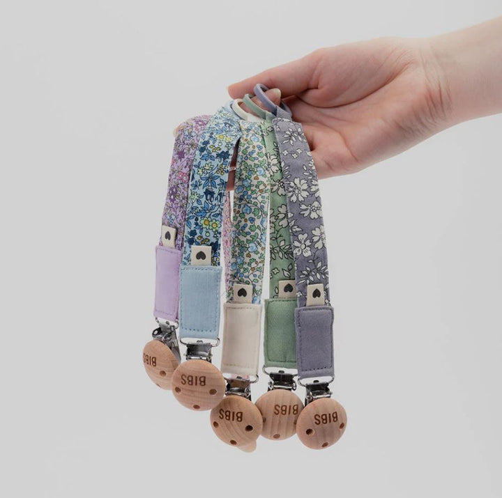 BIBS x LIBERTY Pacifier Clip - Chamomile Lawn Violet Sky