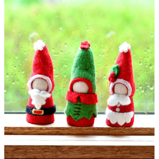 Tara Treasures Christmas Peg Dolls Set - Santa Claus, Mrs Claus and Christmas Elf Wooden Toys Tara Treasures