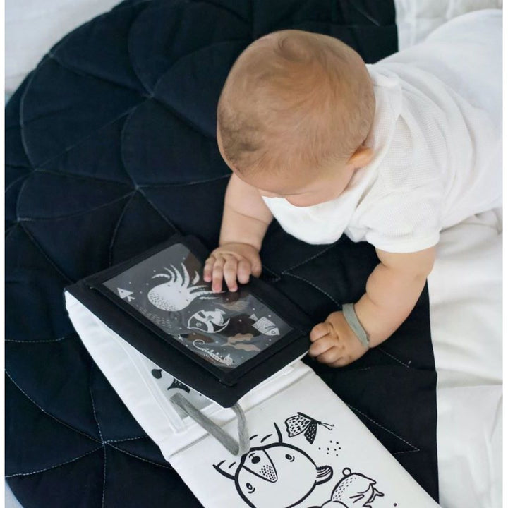 Wee Gallery Baby Tummy Time Gallery Gift Set