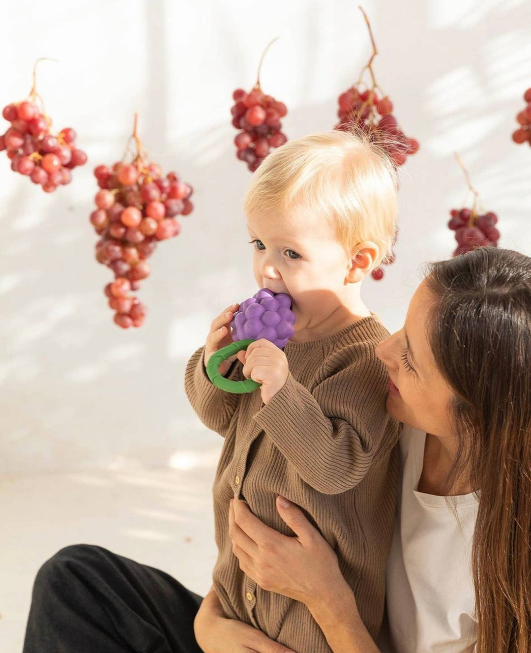 Oli &amp; Carol Grape Rattle Toy